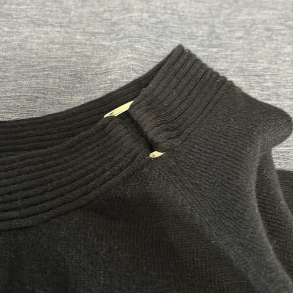 Women’s D&Co 1X Lightweight Black 3/4 Sleeve Sweater with Silver Buckle Accent - Picture 7 of 7